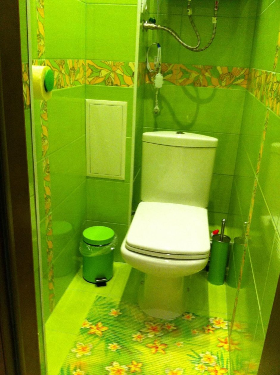 Туалетная комната в зеленом цвете