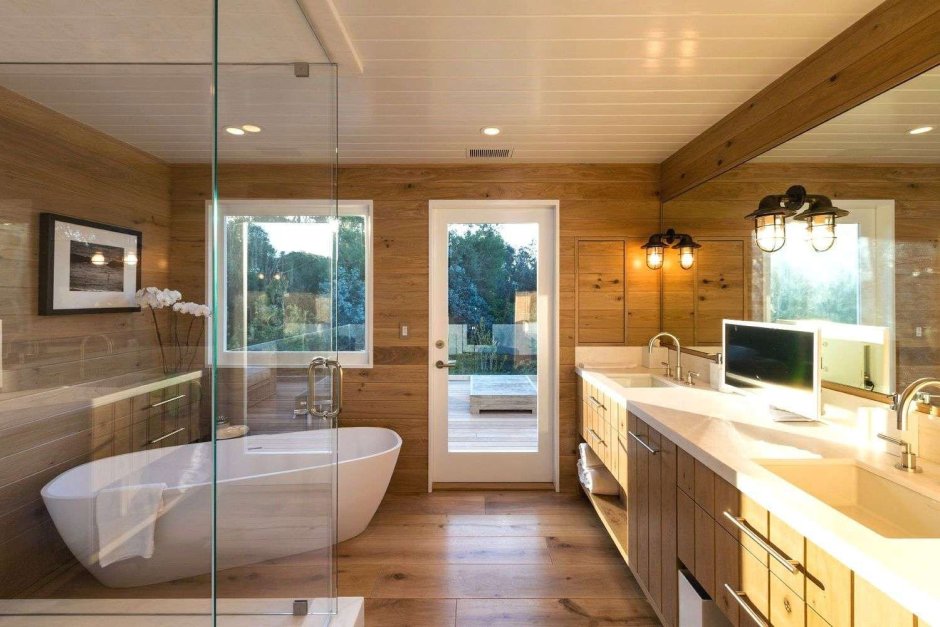 Деревянный потолок в ванной