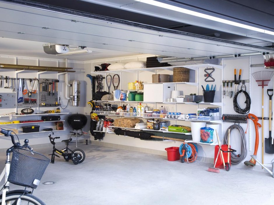 Интерьер мастерской в гараже