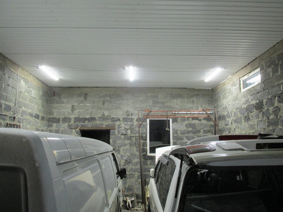 Профнастил на потолок гаража