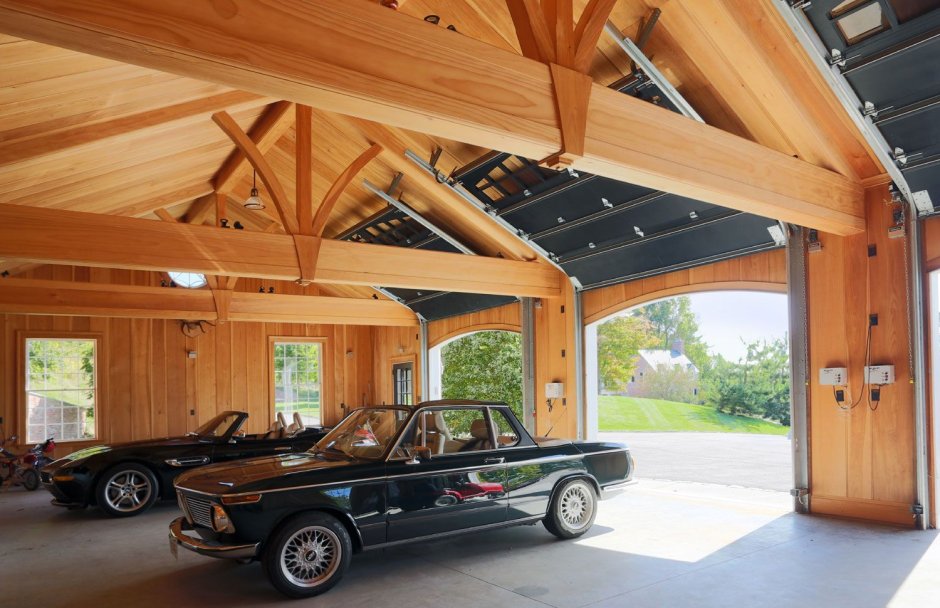 Современный деревянный гараж