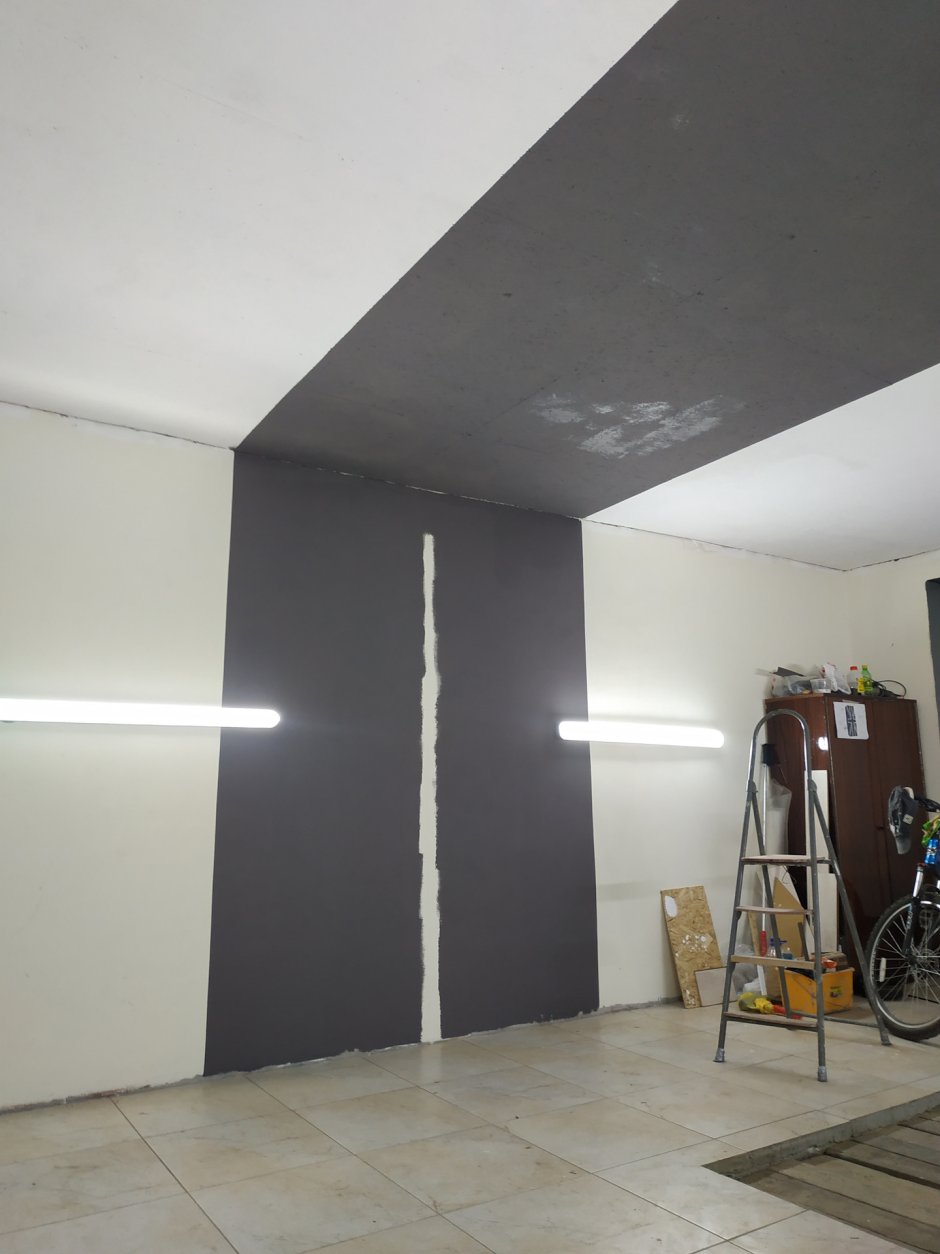 Черный потолок в гараже