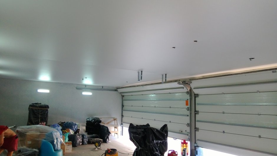 Натяжной потолок в гараже потолок
