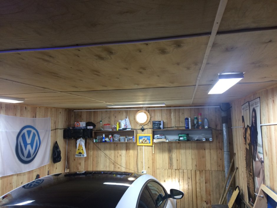 Черный потолок в гараже