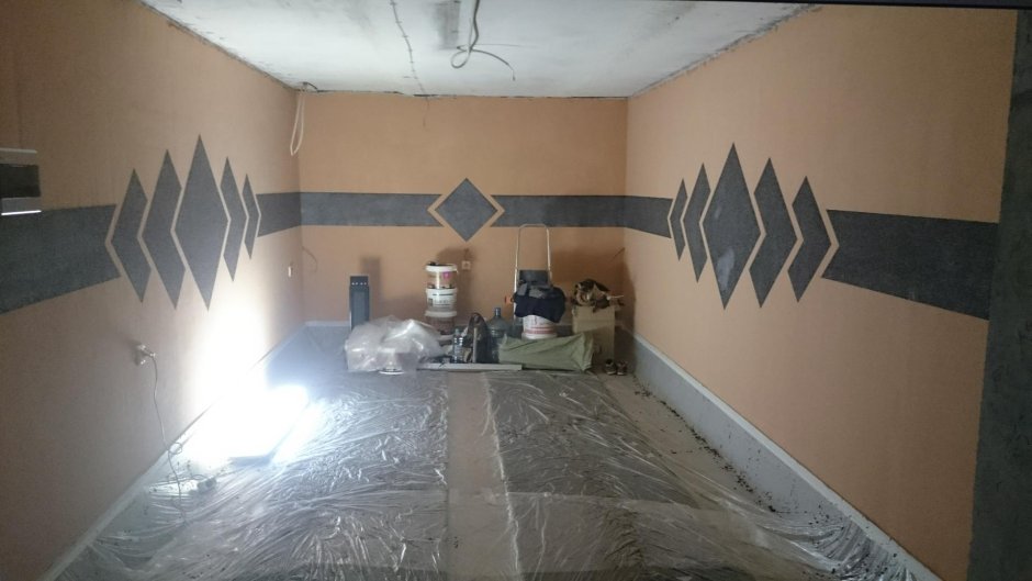 Дизайнерская окраска стен гаража