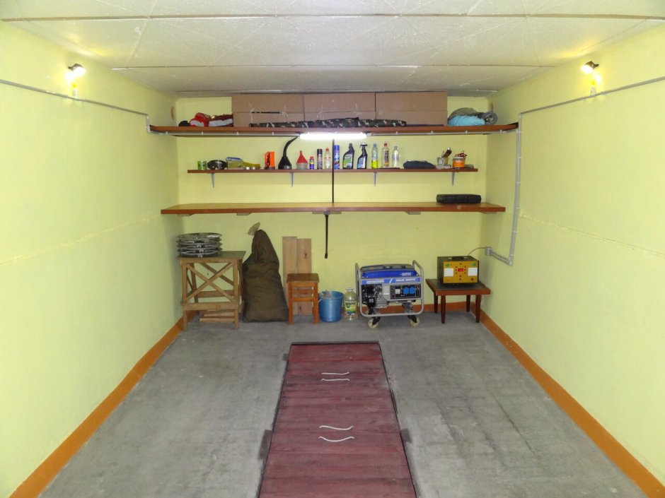 Окрашивание стен гаража