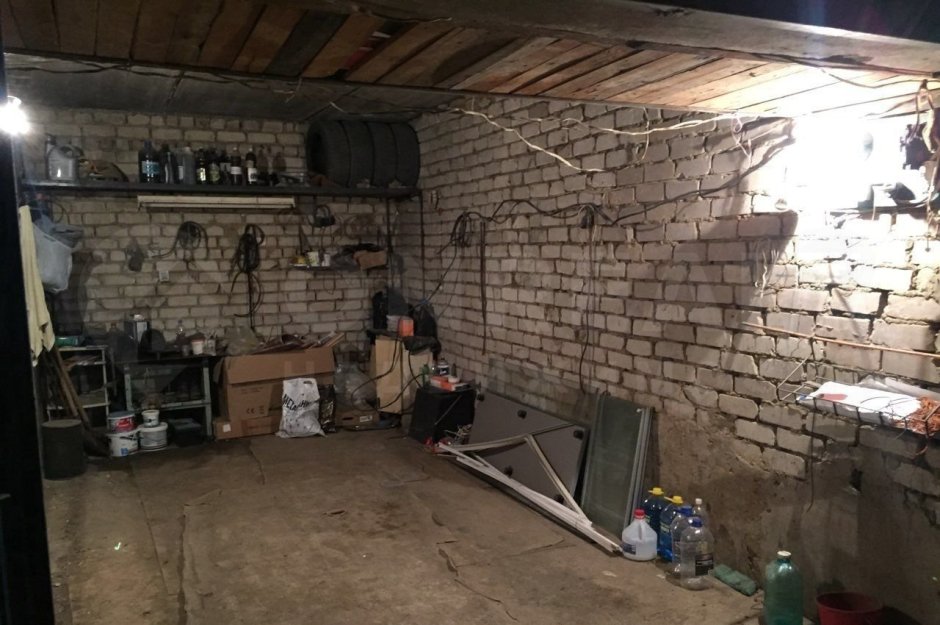 Старый гараж изнутри