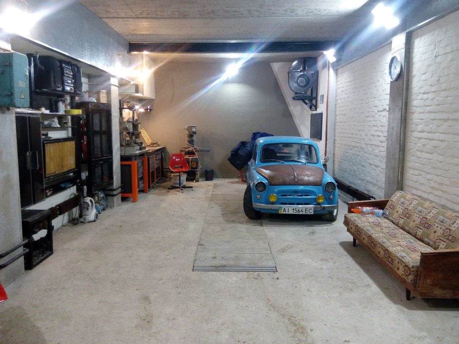 Необычная отделка гаража