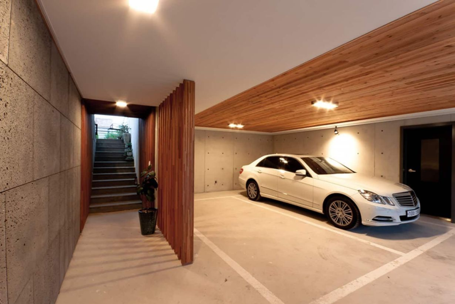 Подземный гараж с лифтом в частном доме