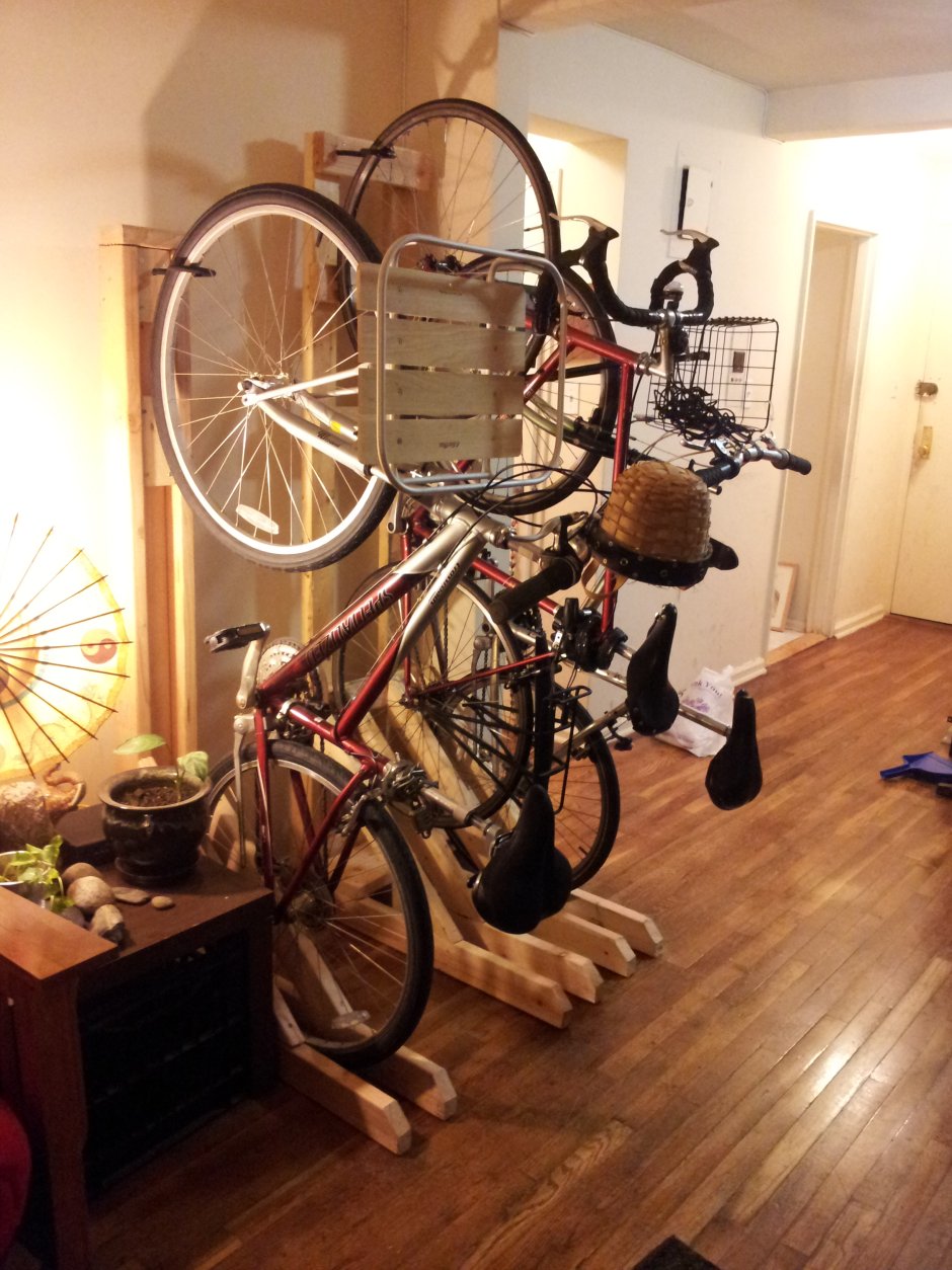 Подставка для велосипедов в коридор