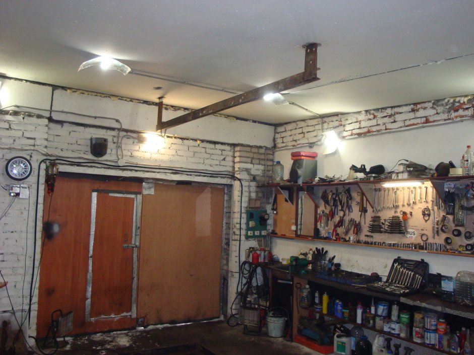 Старый гараж внутри