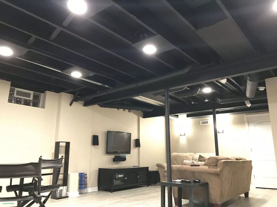 Темный потолок в гараже