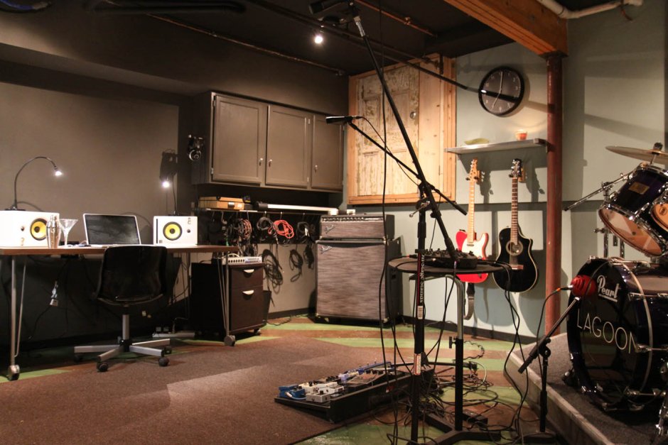 Музыкальная студия в гараже