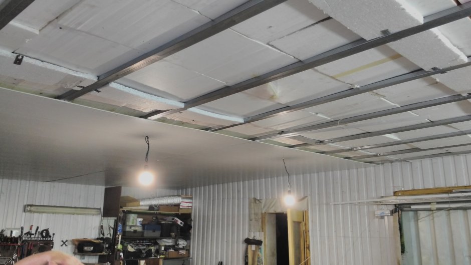 Реечный потолок в гараж