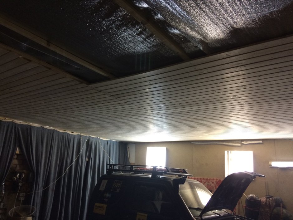 Металлический потолок в гараже