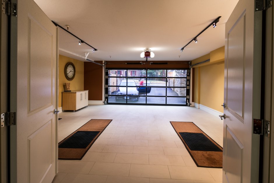 Необычный интерьер гаража