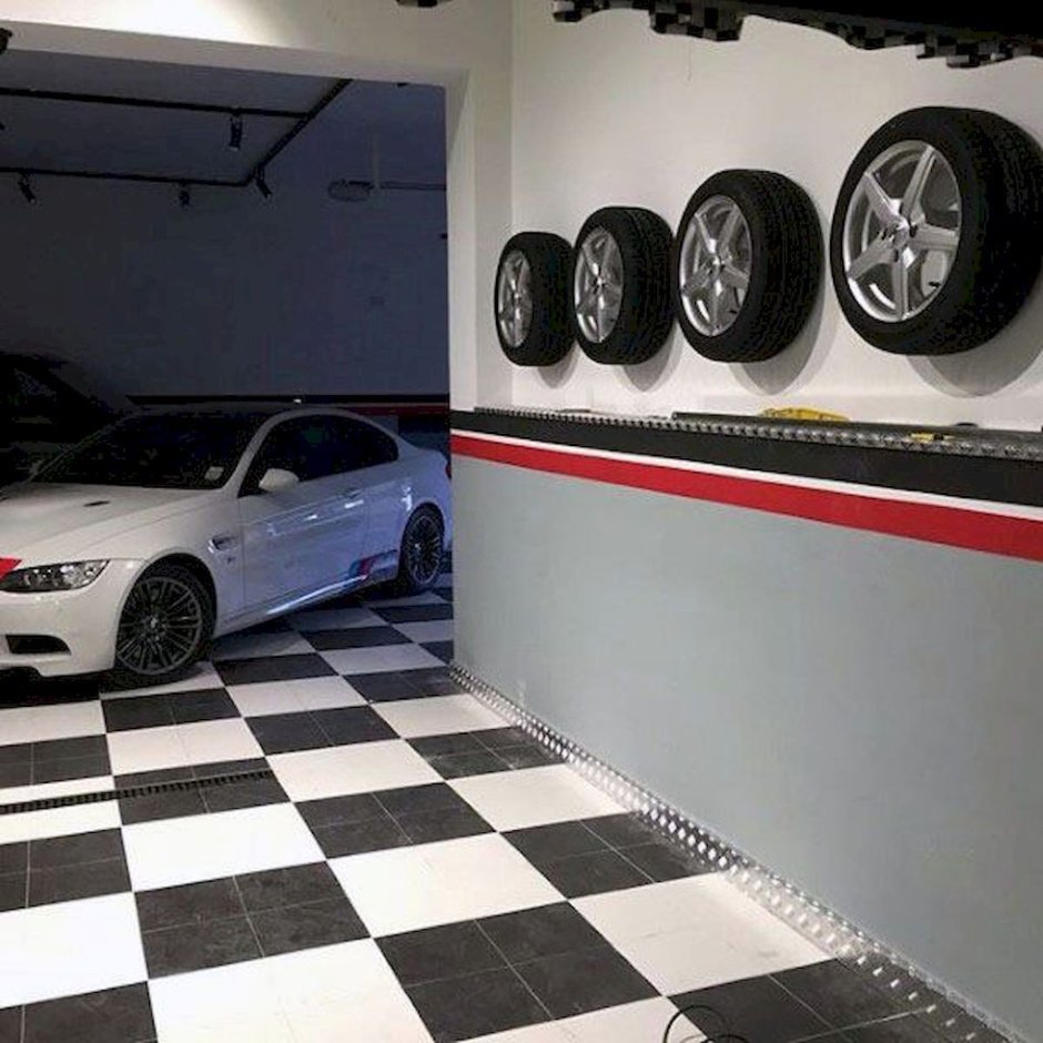 Декор стен в гараже