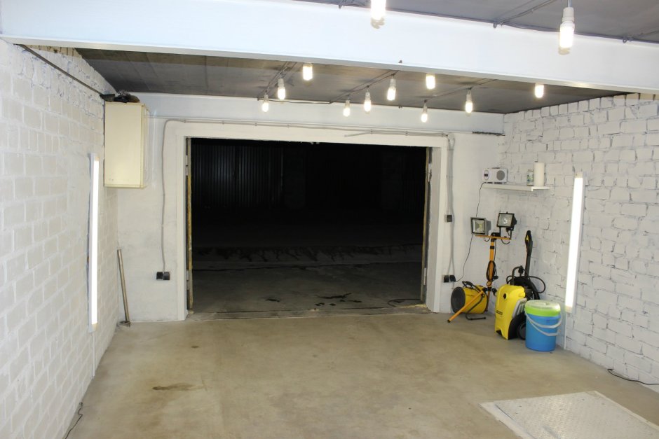 Интерьер подземного гаража
