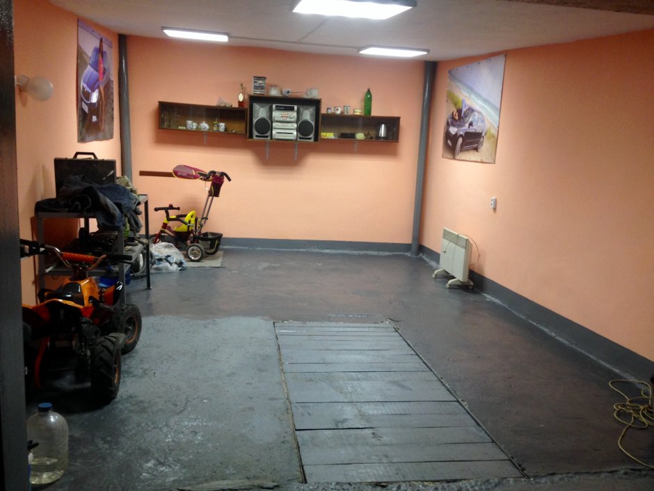 Красно черный гараж