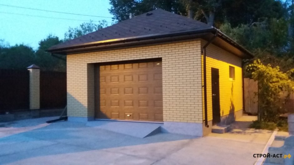 Дом из кирпича с гаражом