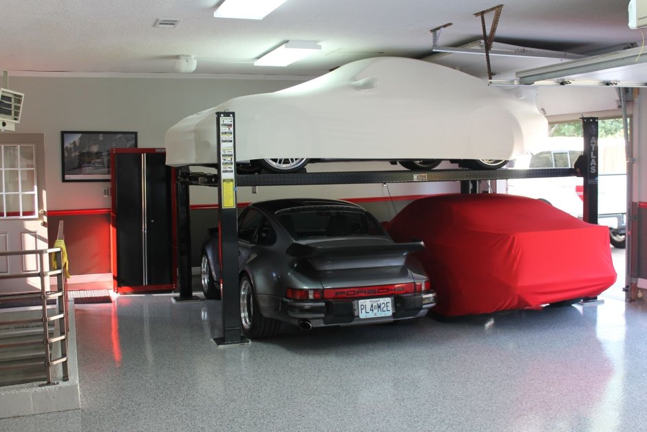 Большой гараж для авто