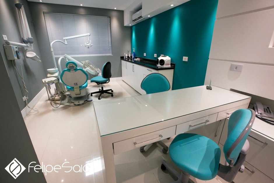 Интерьер стоматологической клиники в синем цвете
