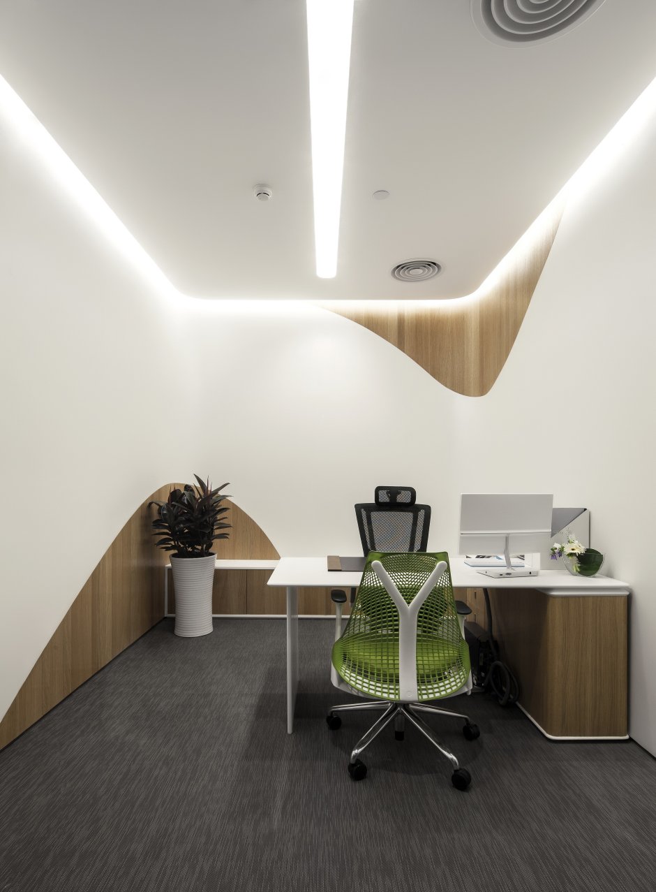 Офис в современном стиле небольшого помещения