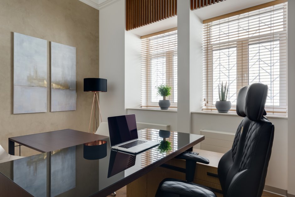 Интерьер кабинета в современном стиле в офисе