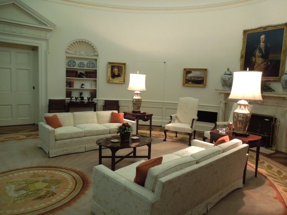 Президент Никсон в Овальном кабинете