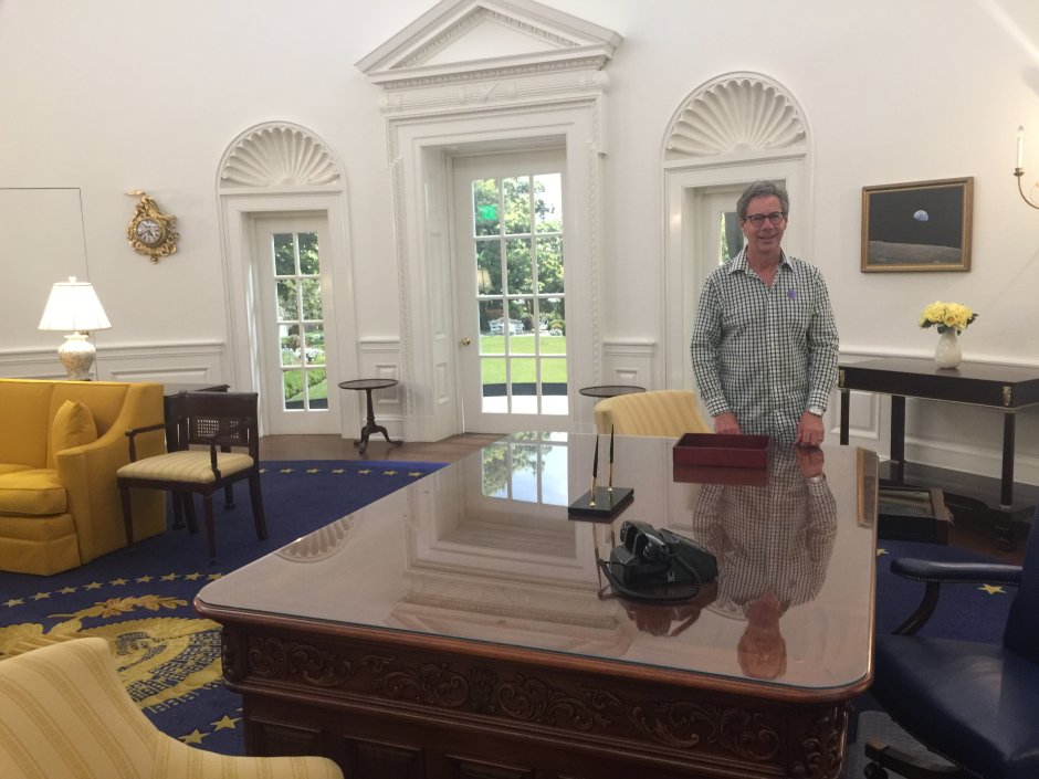 Байден президент США В Овальном кабинете