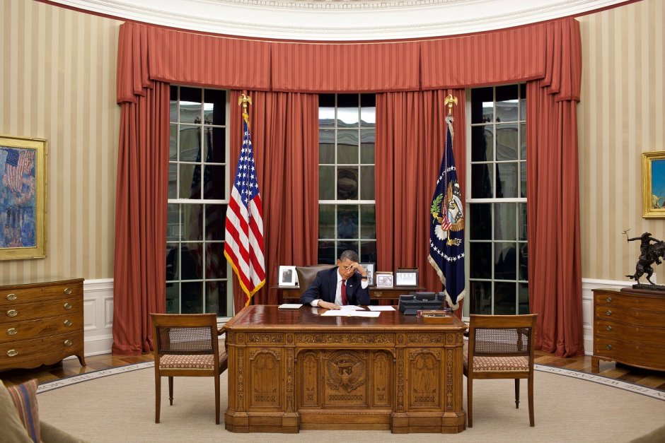 Барак Обама в Овальном кабинете