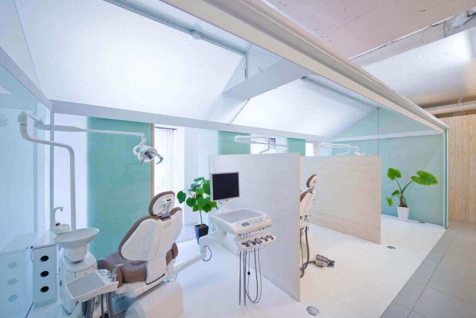 Стоматологический кабинет в белом цвете