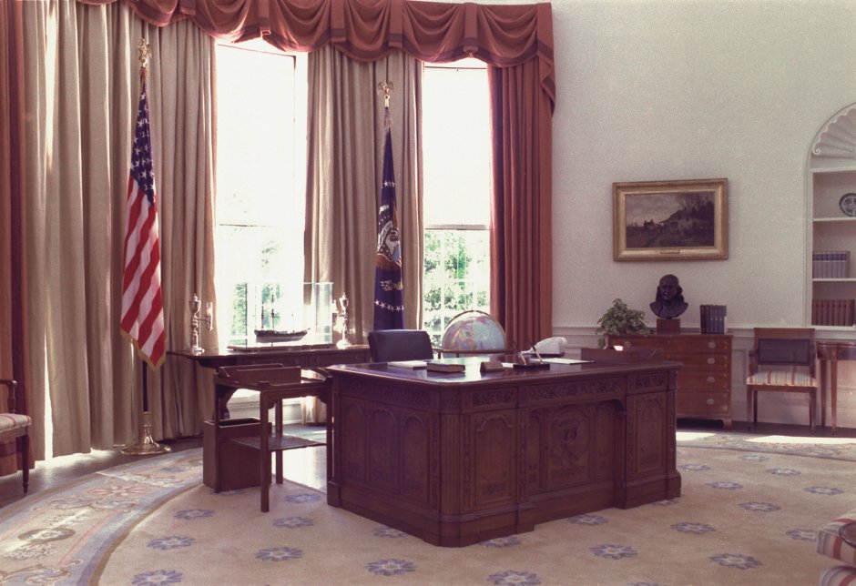 Обама в Овальном кабинете