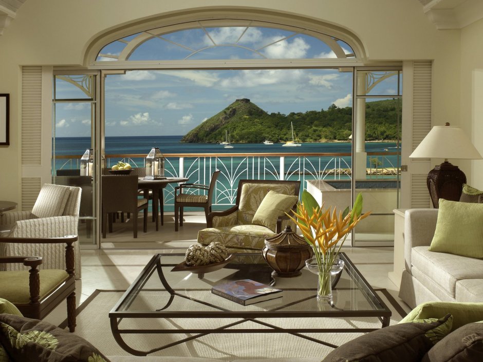 Красивые гостиные с видом на море