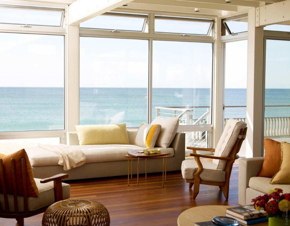 Вилла с панорамными окнами с видом на океан