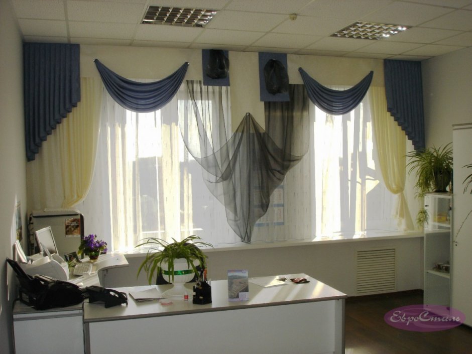 Короткие шторы в кабинет