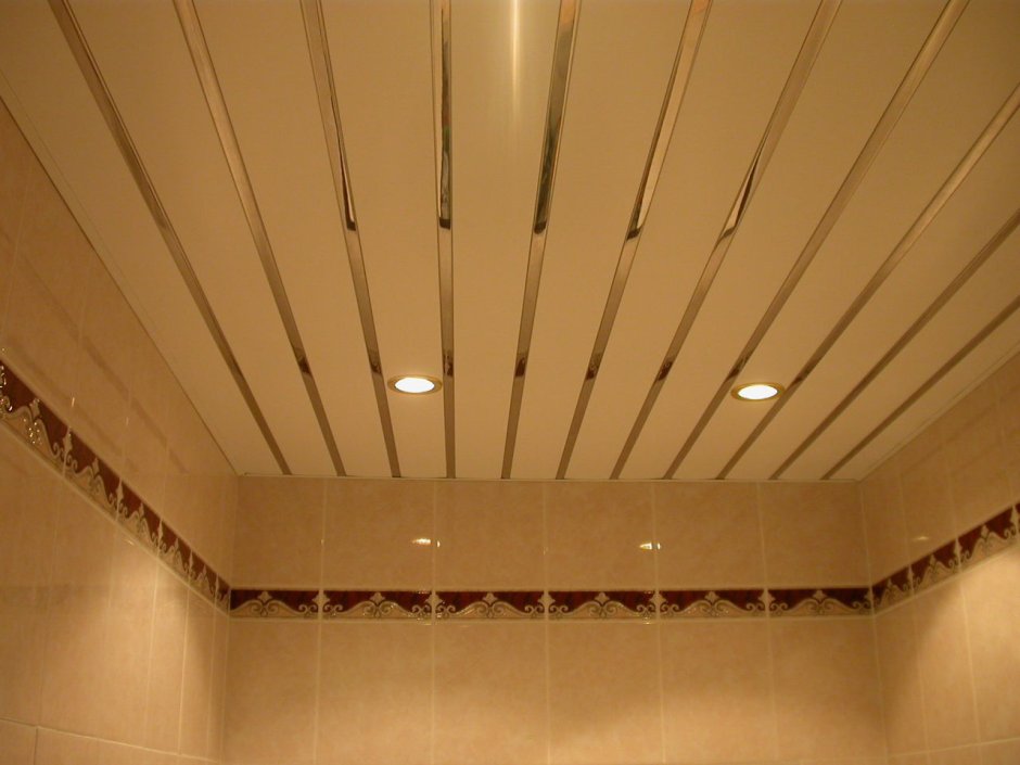 Реечный потолок в ванную