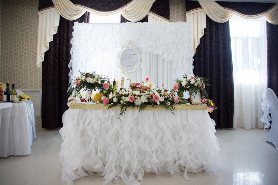 Украшение свадебного зала цветами