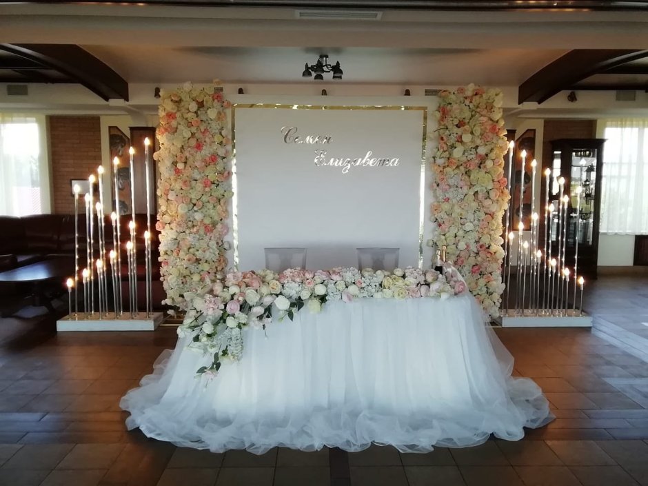 Необычное украшение зала на свадьбу