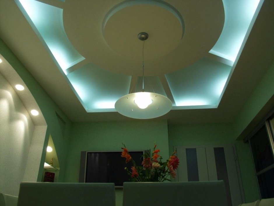 Гипсокартоновый потолок с подсветкой