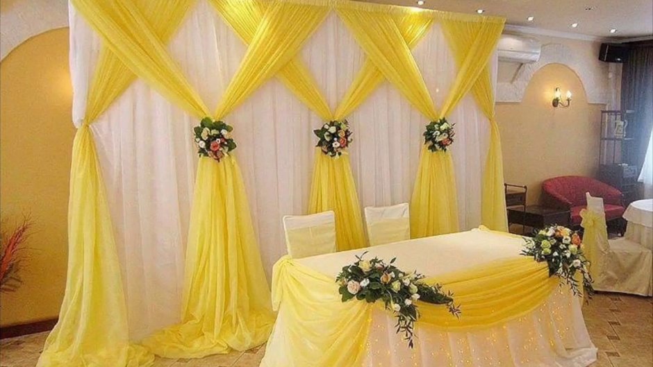 Красиво украсить свадебный зал