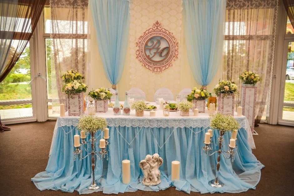 Стильное украшение свадебного зала