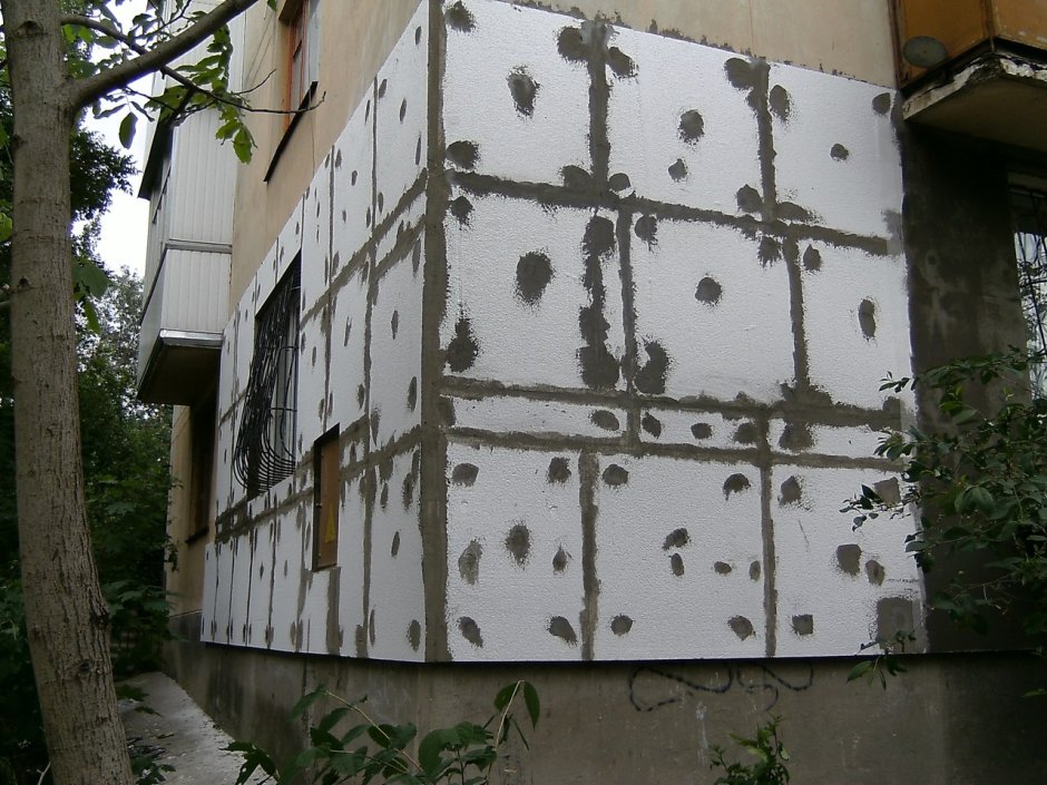 Наклейка камня на фасад утепленный пенопластом