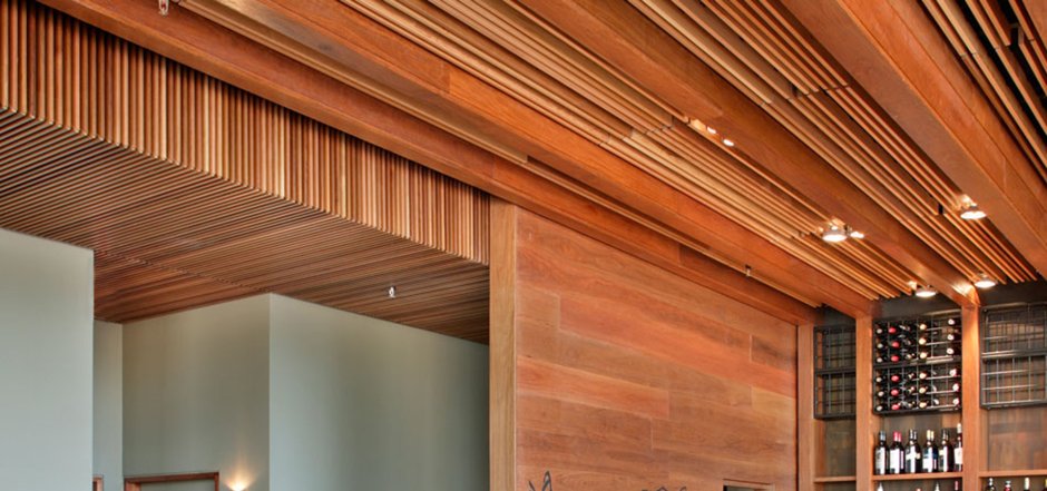 Потолок из деревянных реек