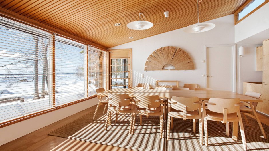 Реечный потолок деревянный летняя кухня