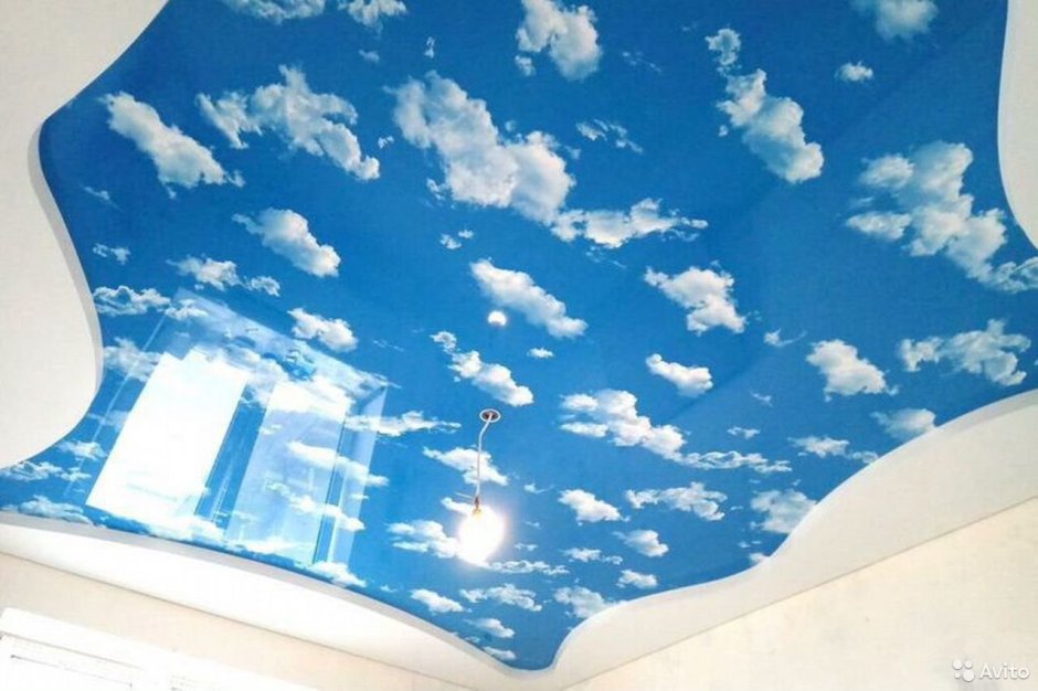 Натяжные потолки голубое небо с облаками