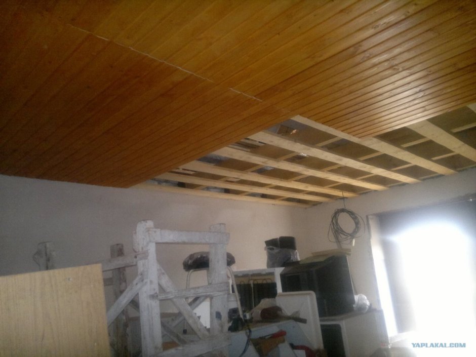 Деревянный потолок в гараже
