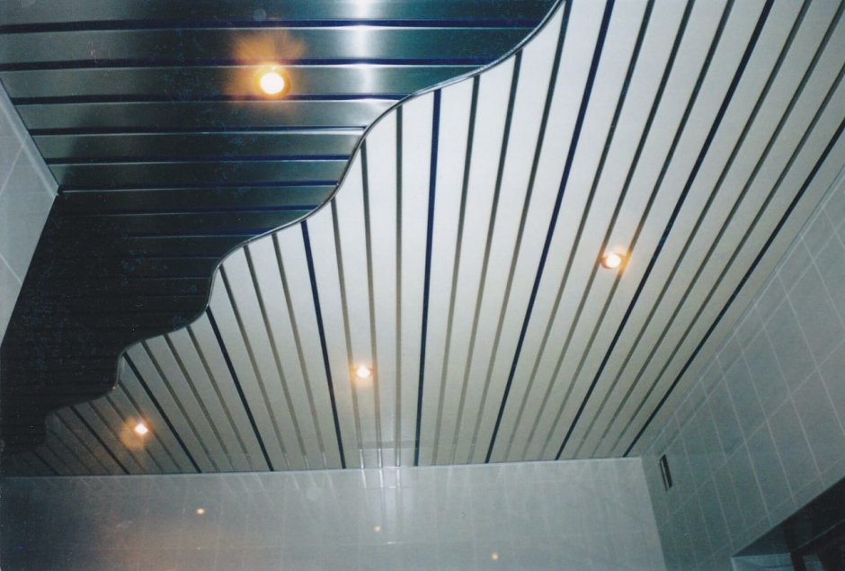 Криволинейный реечный потолок