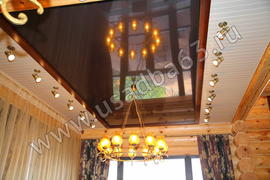 Двухуровневые натяжные потолки в деревянном доме