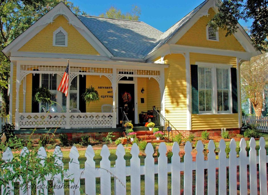 Дачные домики желтого цвета